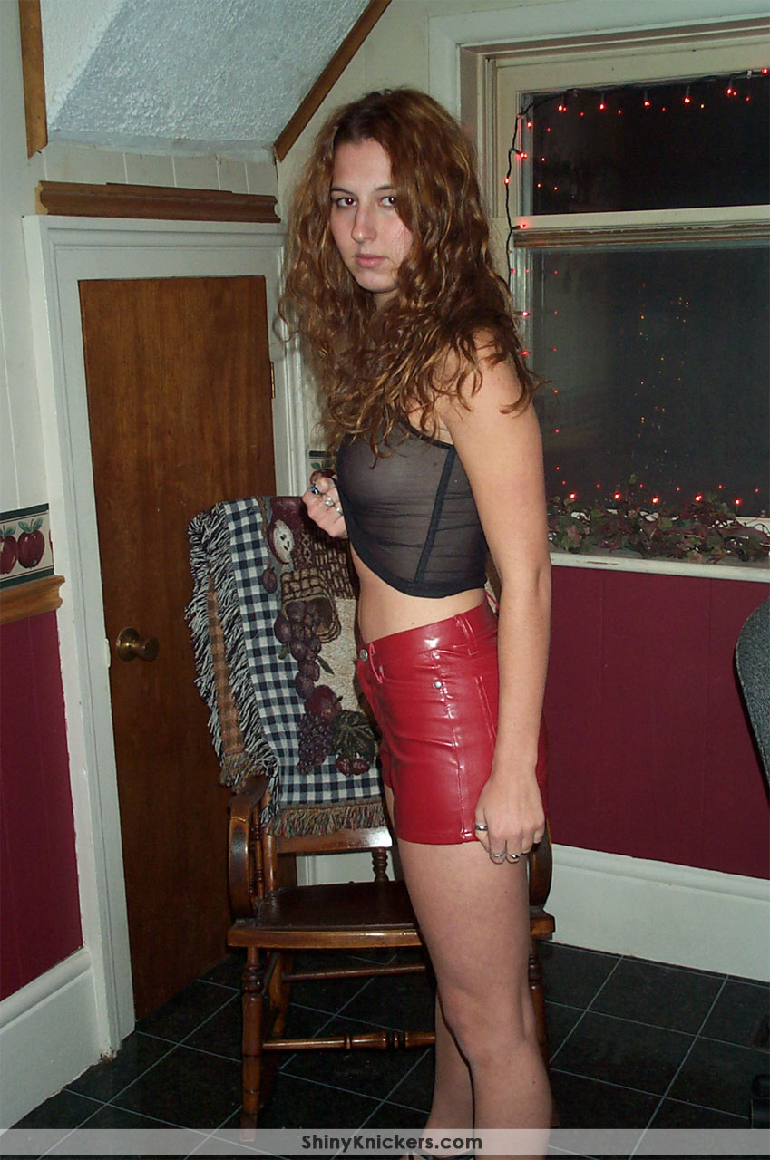 https://pantiespics.net/galleries/haven-excitedly-strips-her-shiny-red-pants-on-the-couch/[00-16].jpg