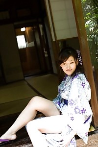 Ruru Asian Siren Chick In Kimono Does It Off For Pics And Smiles